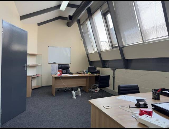 BUSINESS PROPERTY TO RENT IN MOWBRAY